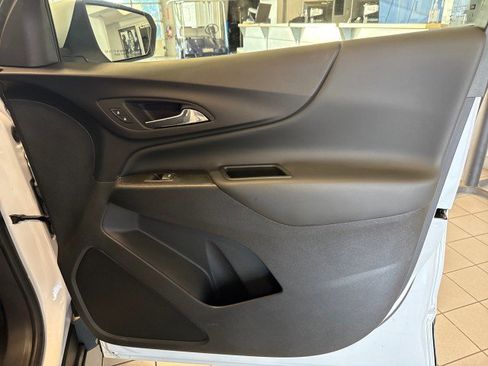 Used 2023 Chevrolet Equinox LT image 30