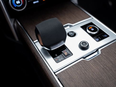 Used 2023 Land Rover Range Rover SE image 48