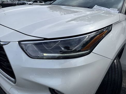 Used 2021 Toyota Highlander Limited FWD image 33