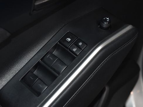 Used 2024 Toyota Highlander AWD image 5