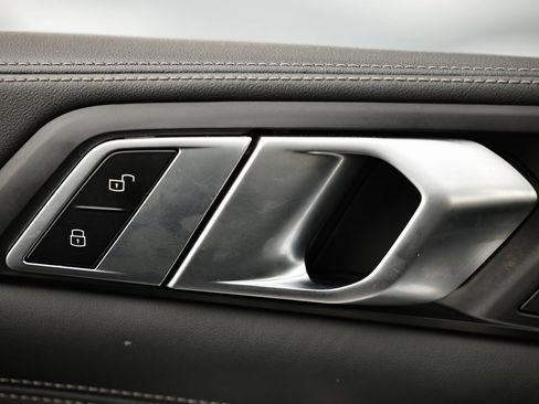 Used 2023 BMW X7 xDrive40i image 16