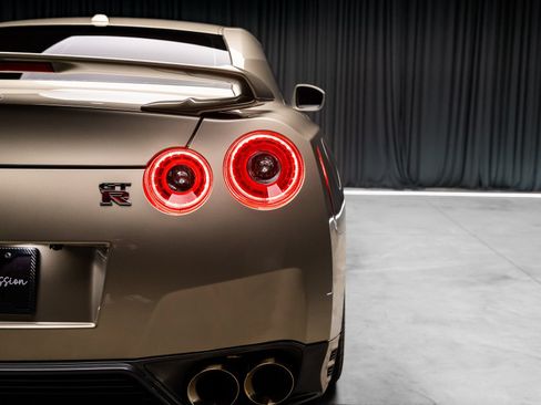 Used 2016 Nissan GT-R Premium AWD/4WD image 36