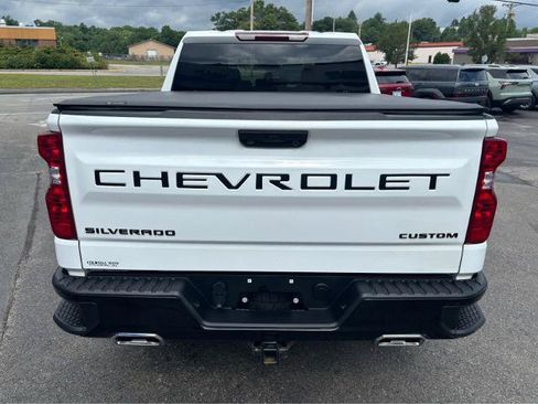 Used 2024 Chevrolet Silverado 1500 Custom Trail Boss w/ LPO, Dark Essentials Package AWD/4WD image 8