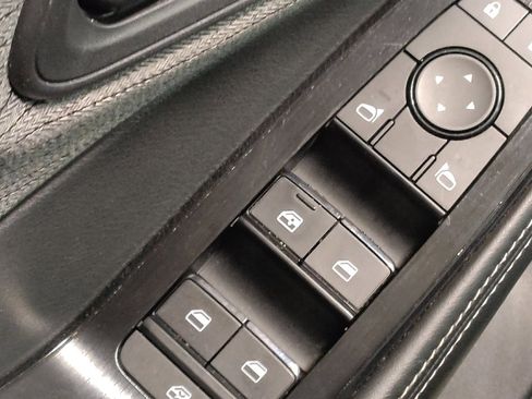 Used 2022 Nissan Rogue S image 27