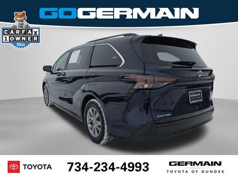 Used 2025 Toyota Sienna LE image 10