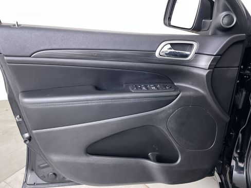 Used 2019 Jeep Grand Cherokee Altitude AWD/4WD image 10
