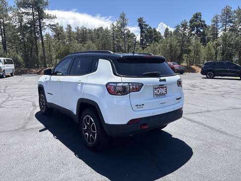 Used 2025 Jeep Compass Trailhawk w/ Trailhawk Convenience Group AWD/4WD image 8