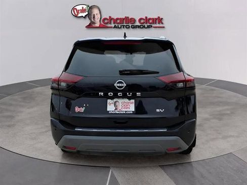Used 2023 Nissan Rogue SV w/ SV Premium B Package image 4