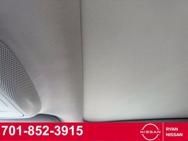 Used 2018 Ford Edge Titanium w/ Equipment Group 301A AWD/4WD image 13