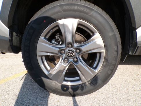 Used 2024 Toyota RAV4 LE AWD/4WD image 21
