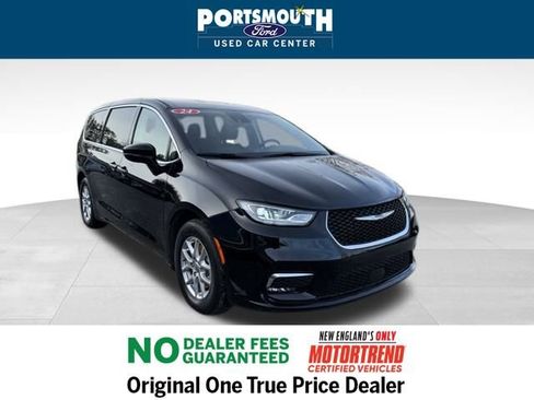 Used 2024 Chrysler Pacifica Touring-L image 1