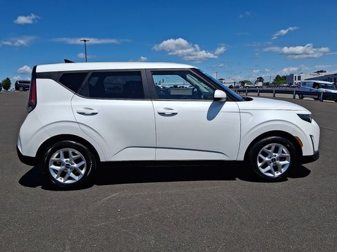 Used 2025 Kia Soul LX w/ LX Technology Package FWD image 7