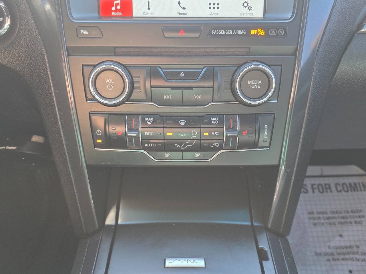 Used 2017 Ford Explorer XLT w/ Equipment Group 202A FWD image 17
