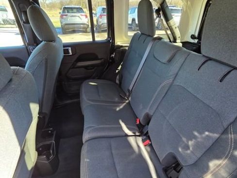 Used 2024 Jeep Wrangler Sahara image 8