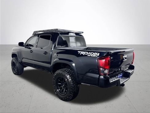 Used 2019 Toyota Tacoma TRD Sport image 8