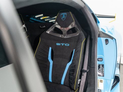 Used 2023 Lamborghini Huracan STO image 28