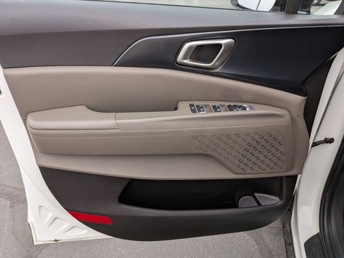 Used 2025 Kia Carnival FWD image 15