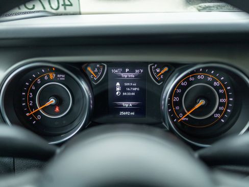 Used 2023 Jeep Gladiator Sport image 23