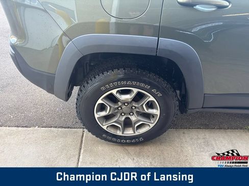 Used 2020 Jeep Cherokee Trailhawk w/ Cold Weather Group AWD/4WD image 33