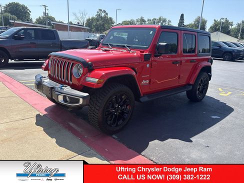 Used 2022 Jeep Wrangler Unlimited Sahara AWD/4WD image 1