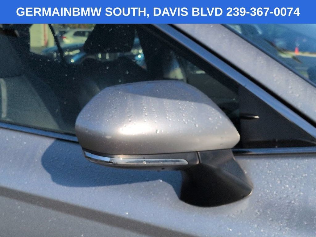 Used 2018 Toyota Camry SE w/ Convenience Package FWD image 13