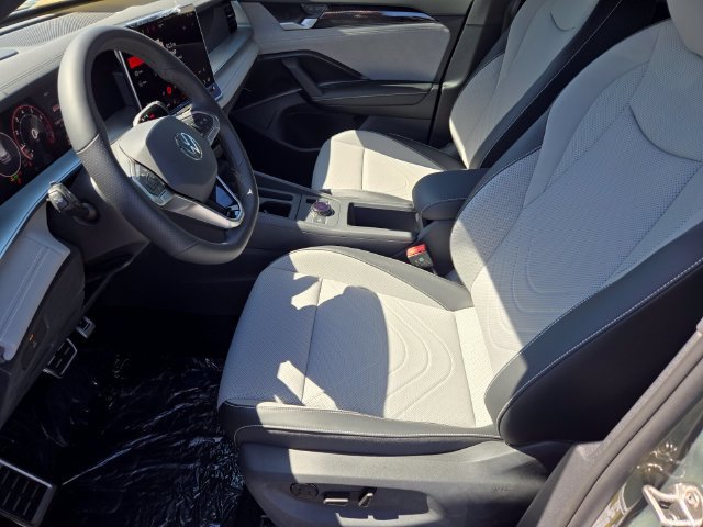 New 2026 Volkswagen Tiguan SE R-Line FWD image 6