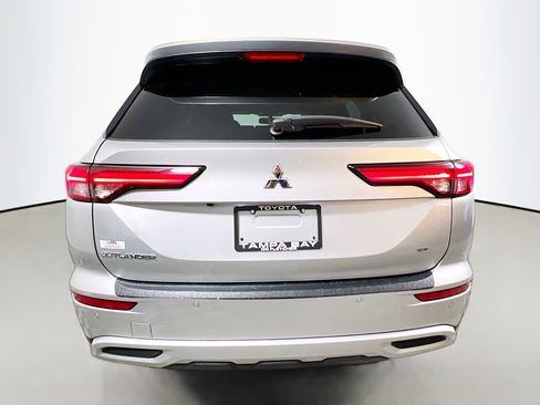Used 2023 Mitsubishi Outlander ES image 6
