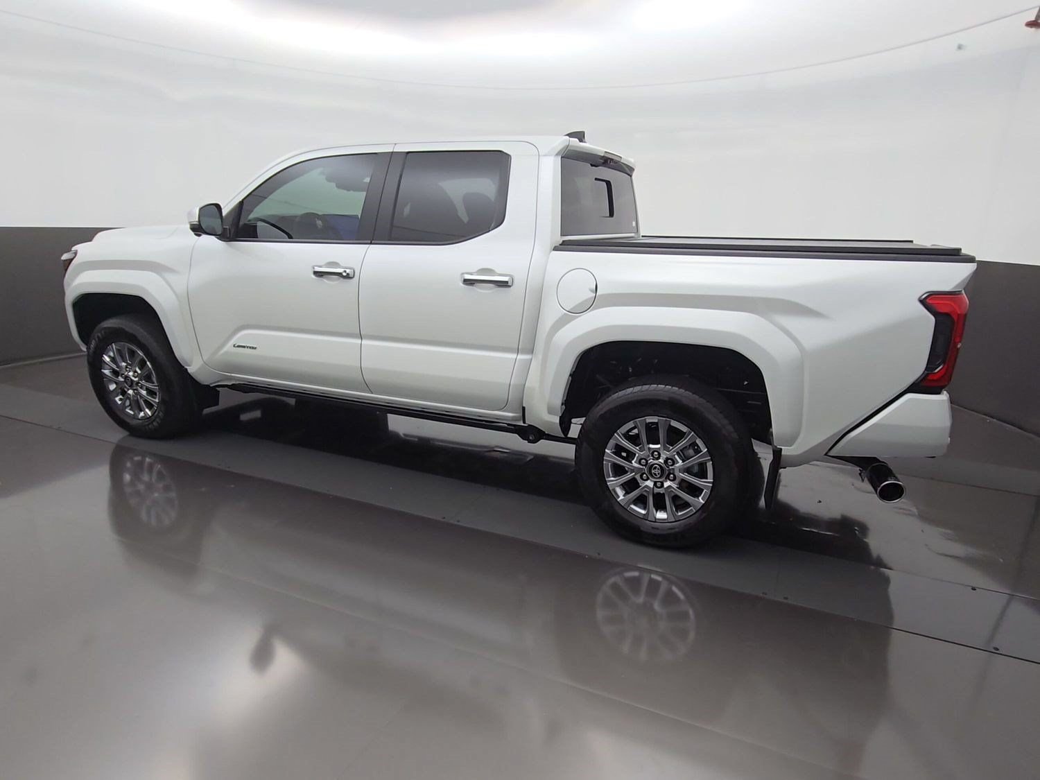 Certified 2026 Toyota Tacoma Limited AWD/4WD image 6