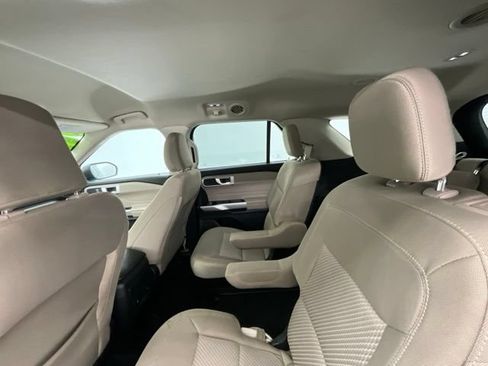 Used 2023 Ford Explorer XLT AWD/4WD image 7