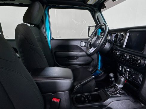 Used 2019 Jeep Wrangler Unlimited Sahara w/ Dual Top Group image 28