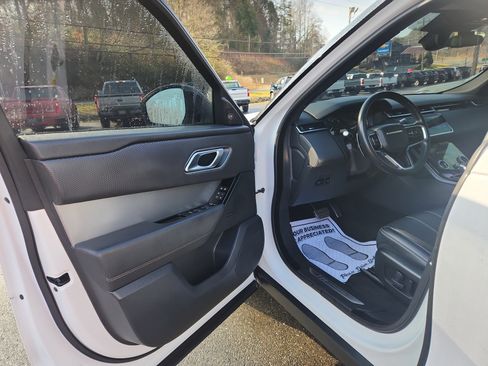 Used 2022 Land Rover Range Rover Velar R-Dynamic S image 20