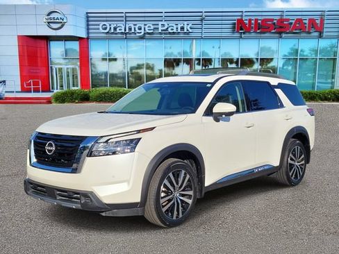 Used 2024 Nissan Pathfinder Platinum w/ Cargo Package FWD image 4