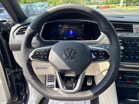 Certified 2022 Volkswagen Tiguan SE R-Line FWD image 14