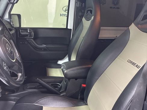 Used 2016 Jeep Wrangler Sahara image 8