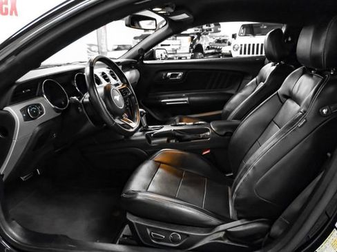 Used 2017 Ford Mustang GT Premium image 3