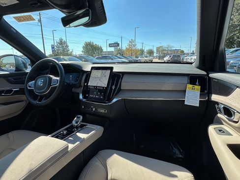 New 2026 Volvo XC90 B6 Plus w/ Protection Package Premier image 12