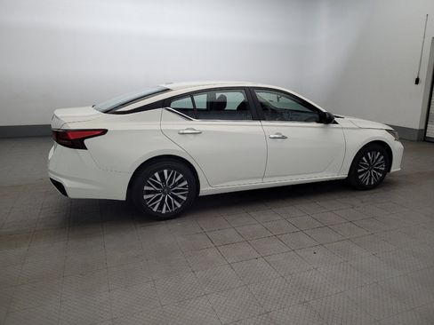 Used 2025 Nissan Altima 2.5 SV FWD image 10