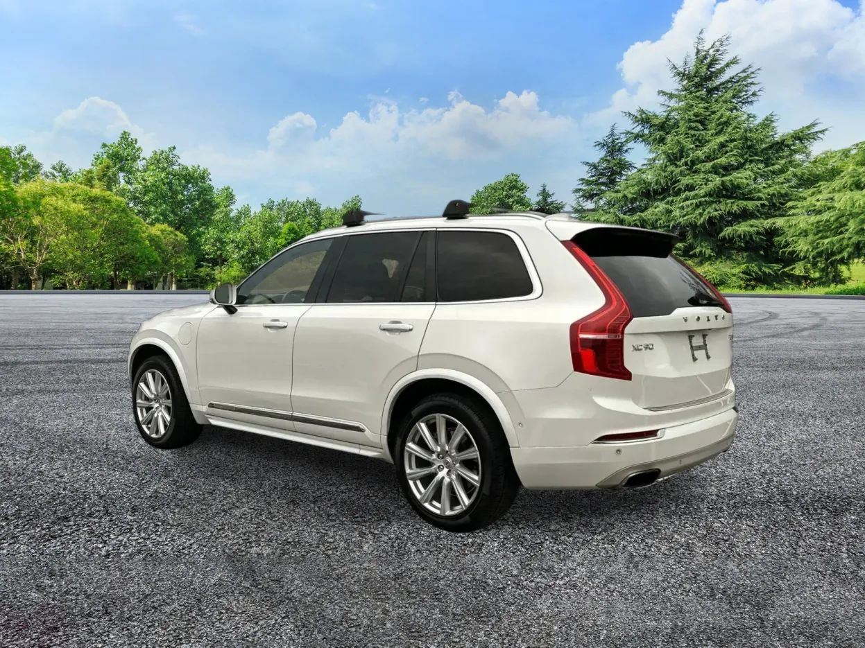 Used 2017 Volvo XC90 T8 Inscription w/ Vision Package AWD/4WD image 3