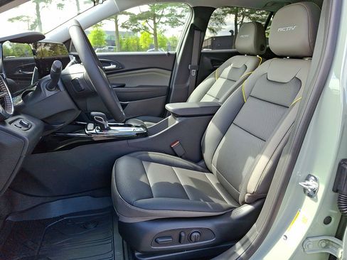 New 2026 Chevrolet Trax ACTIV w/ Sunroof Package FWD image 14