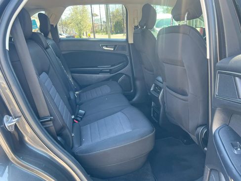Used 2018 Ford Edge SE image 25