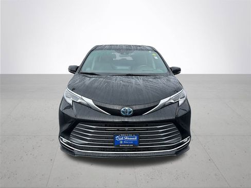 Certified 2021 Toyota Sienna Platinum image 3