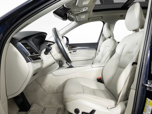 Used 2016 Volvo XC90 T6 Momentum image 14