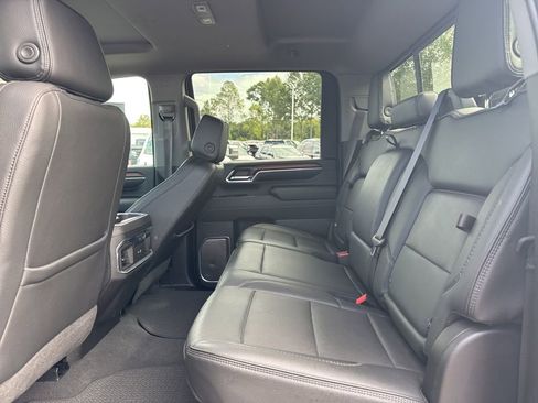 Used 2024 GMC Sierra 3500 Denali image 13