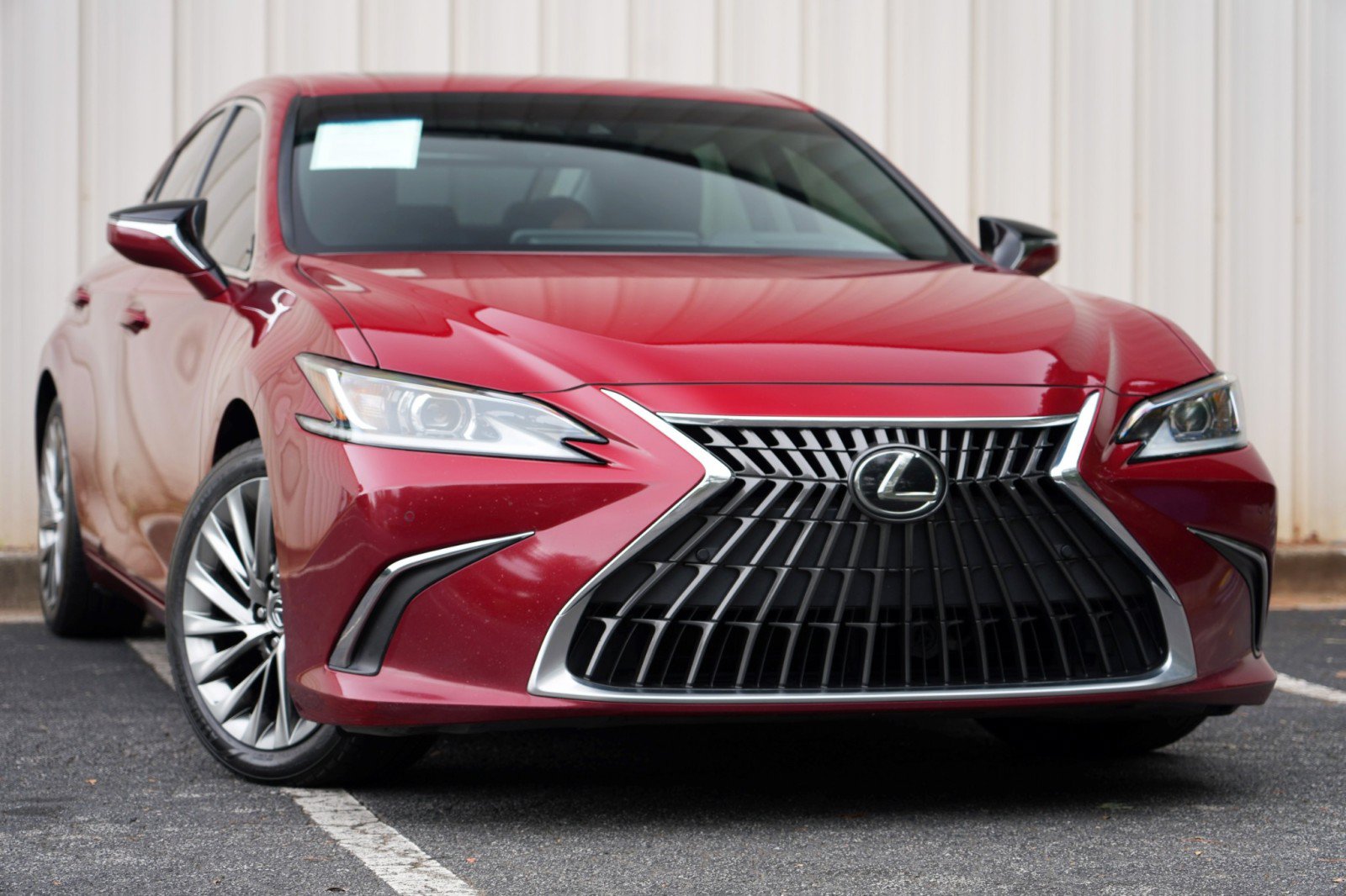 Used 2023 Lexus ES 300h w/ Accessory Package (Z2) FWD image 2