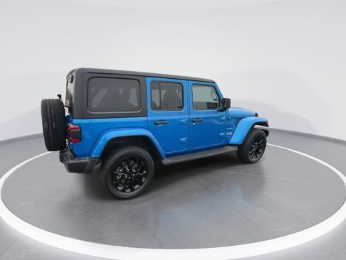 Used 2022 Jeep Wrangler Unlimited Sahara w/ Cold Weather Group image 8