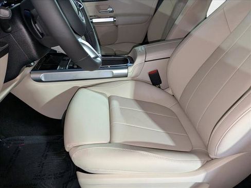 New 2025 Mercedes-Benz EQB 300 4MATIC image 4