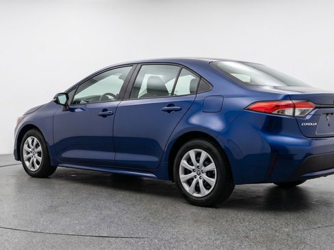 Used 2025 Toyota Corolla LE FWD image 6