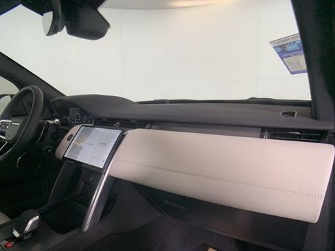 Certified 2025 Land Rover Discovery Sport Dynamic SE image 38