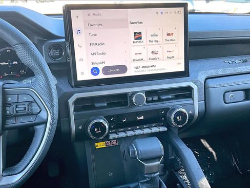 Used 2024 Toyota Tacoma Limited w/ Limited Package (LT) image 7