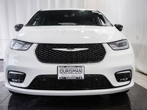 New 2026 Chrysler Pacifica Select image 2